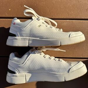 On Cloud: On the Roger Centre Court 2 - Size 9 Women's